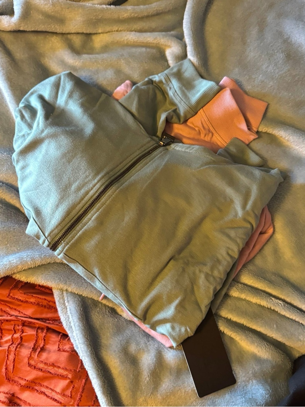 2x clothes bundle! - Picture 2 of 5